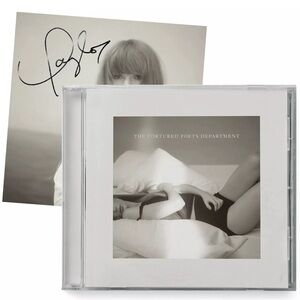 *in hand* Taylor Swift signed CD TTPD THE TORTURED POETS DEPARTMENT